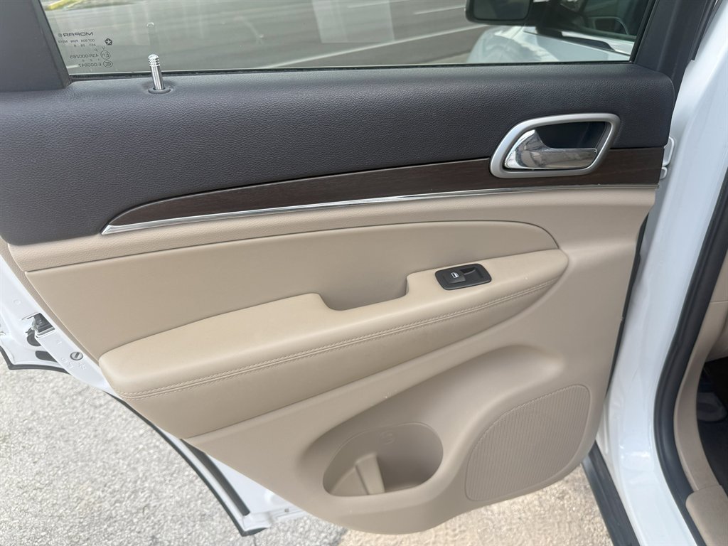 2018 Jeep Cherokee - $17,995
