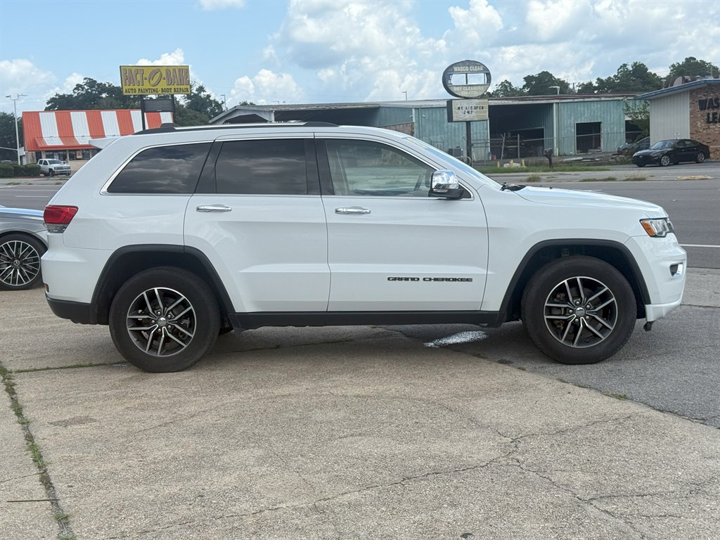 2018 Jeep Cherokee - $17,995