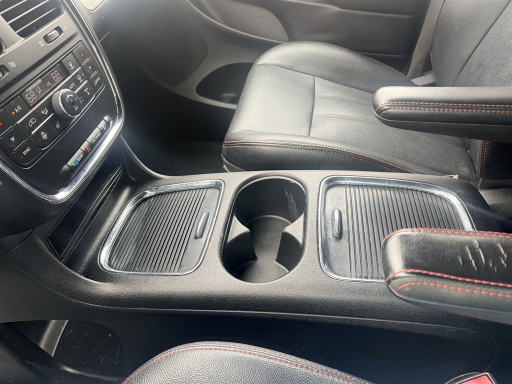 2019 Dodge Grand Caravan - $11,595