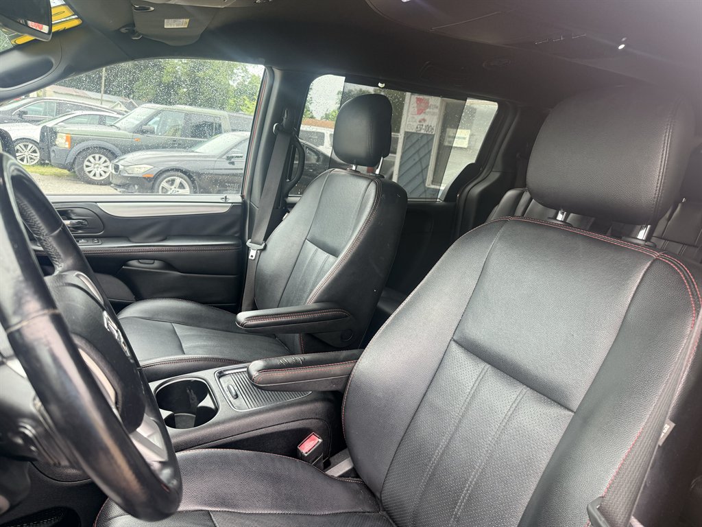 2019 Dodge Grand Caravan - $11,595