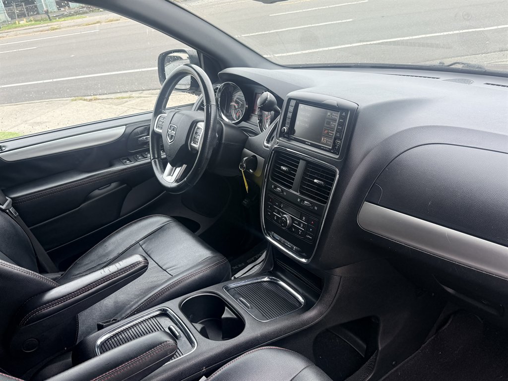 2019 Dodge Grand Caravan - $11,595