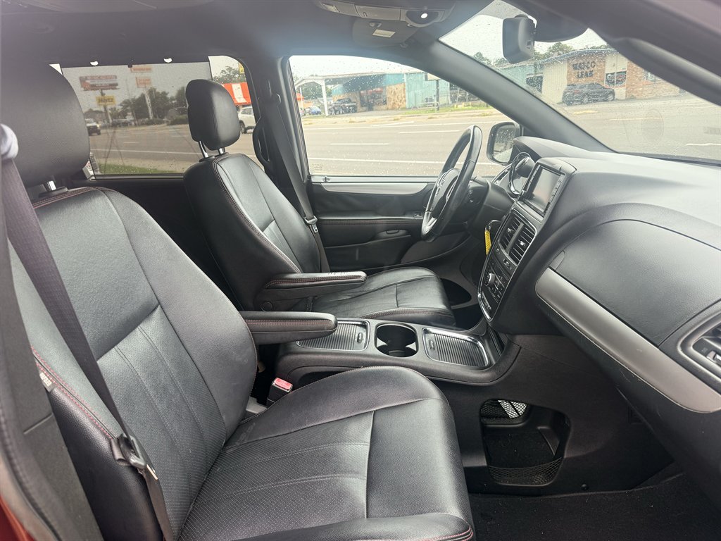 2019 Dodge Grand Caravan - $11,595