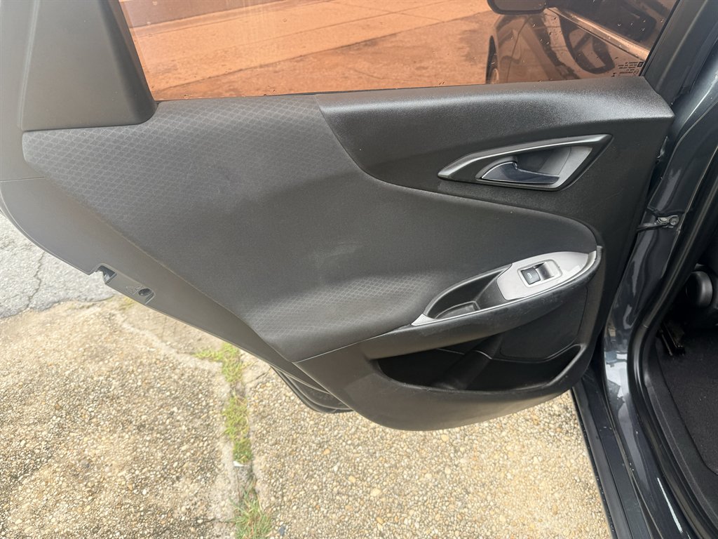 2017 Chevrolet Malibu - $9,995