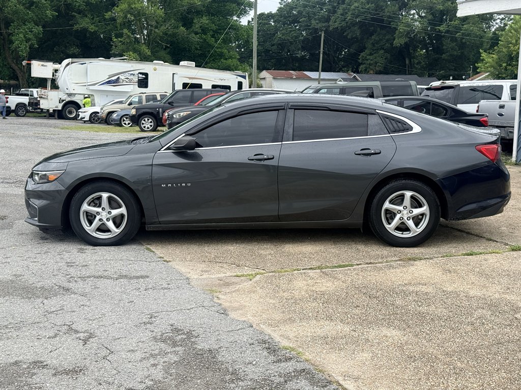 2017 Chevrolet Malibu - $9,995