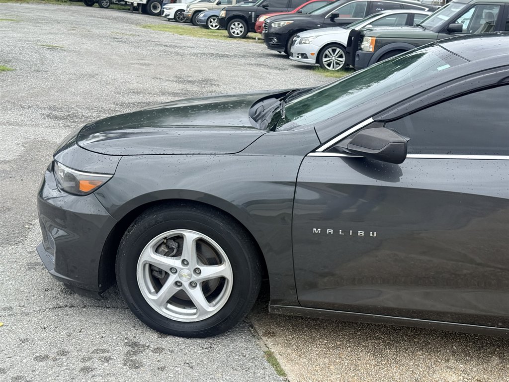 2017 Chevrolet Malibu - $9,995