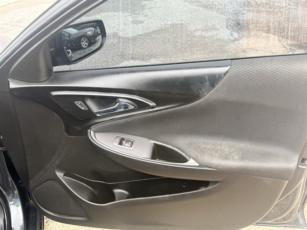 2017 Chevrolet Malibu - $9,995