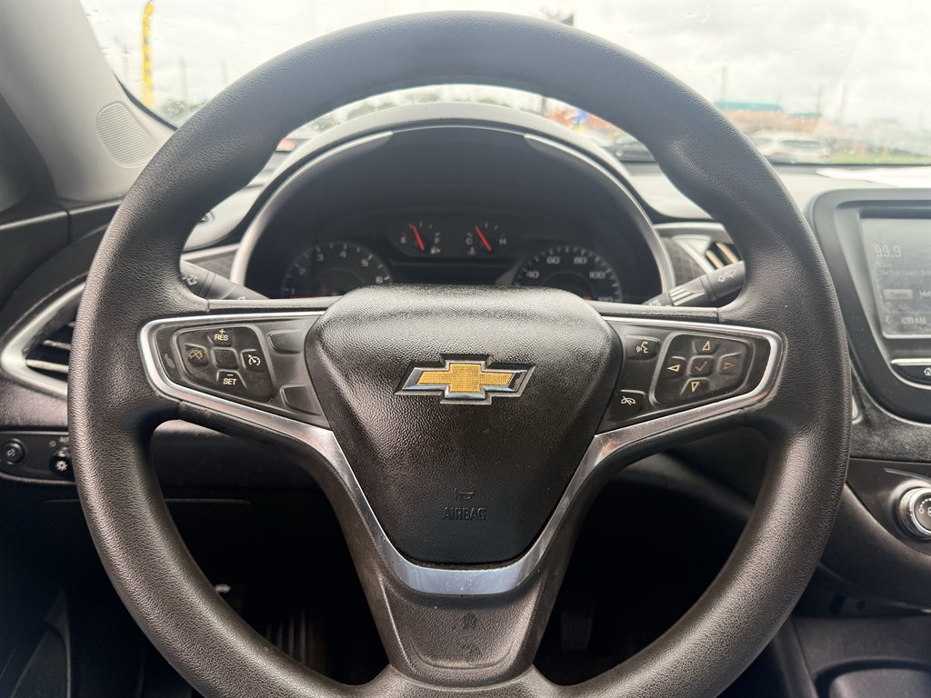 2017 Chevrolet Malibu - $9,995