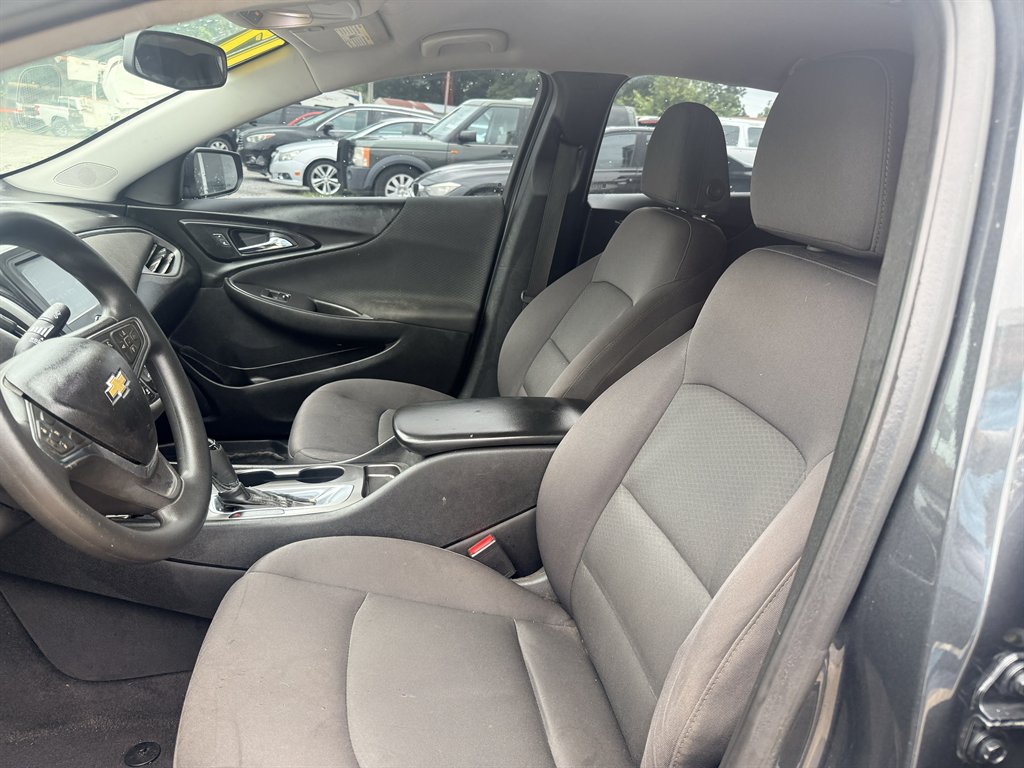 2017 Chevrolet Malibu - $9,995