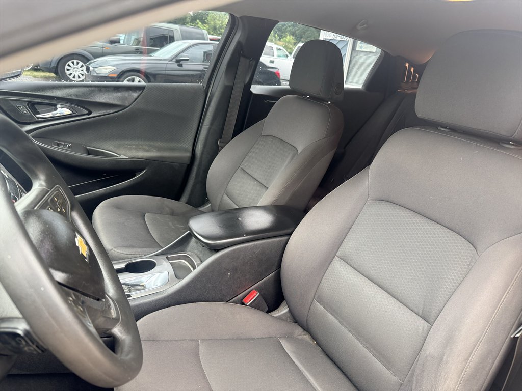 2017 Chevrolet Malibu - $9,995