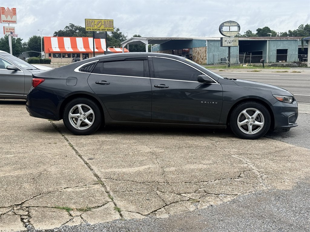 2017 Chevrolet Malibu - $9,995