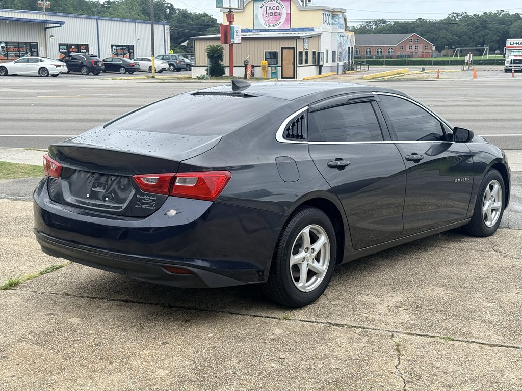 2017 Chevrolet Malibu - $9,995