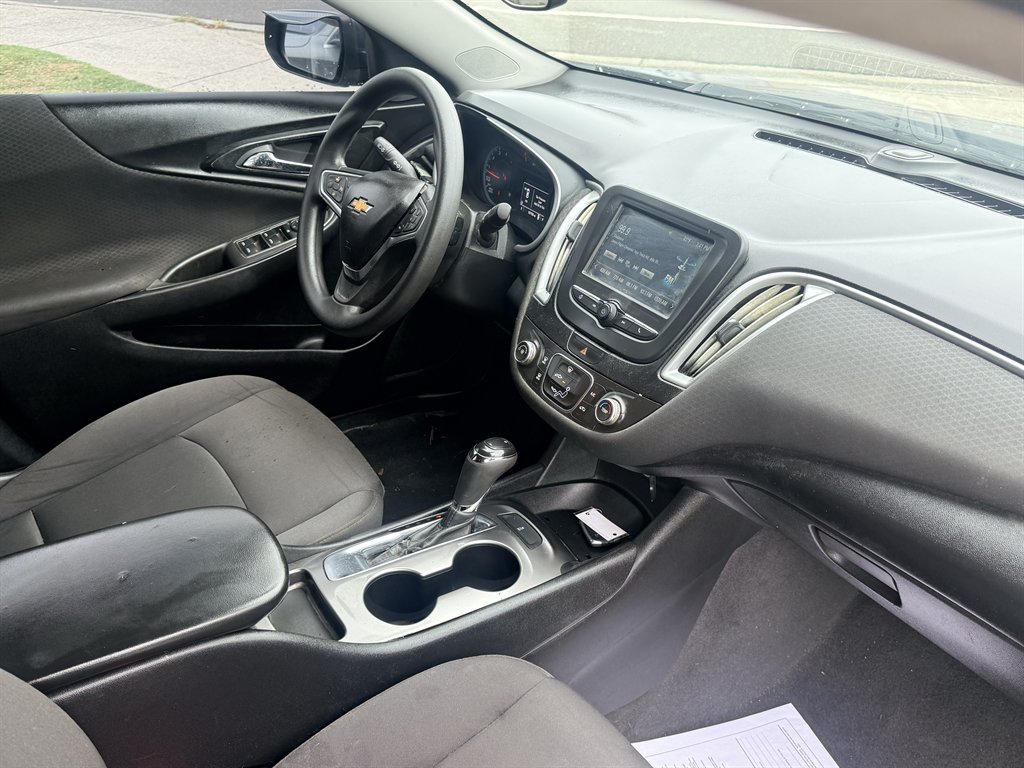 2017 Chevrolet Malibu - $9,995