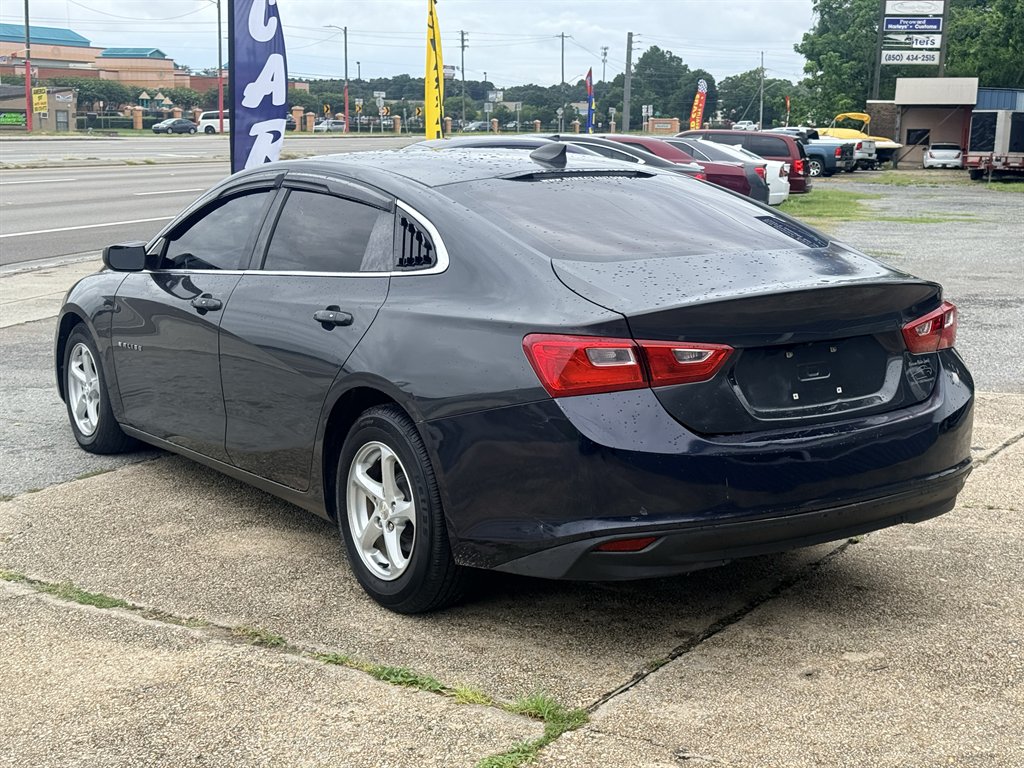 2017 Chevrolet Malibu - $9,995