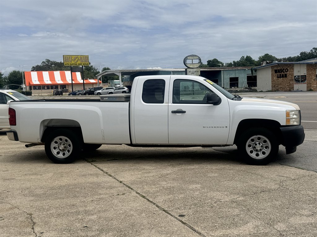 2009 Chevrolet Silverado - $8,995