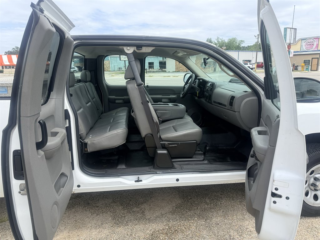 2009 Chevrolet Silverado - $8,995