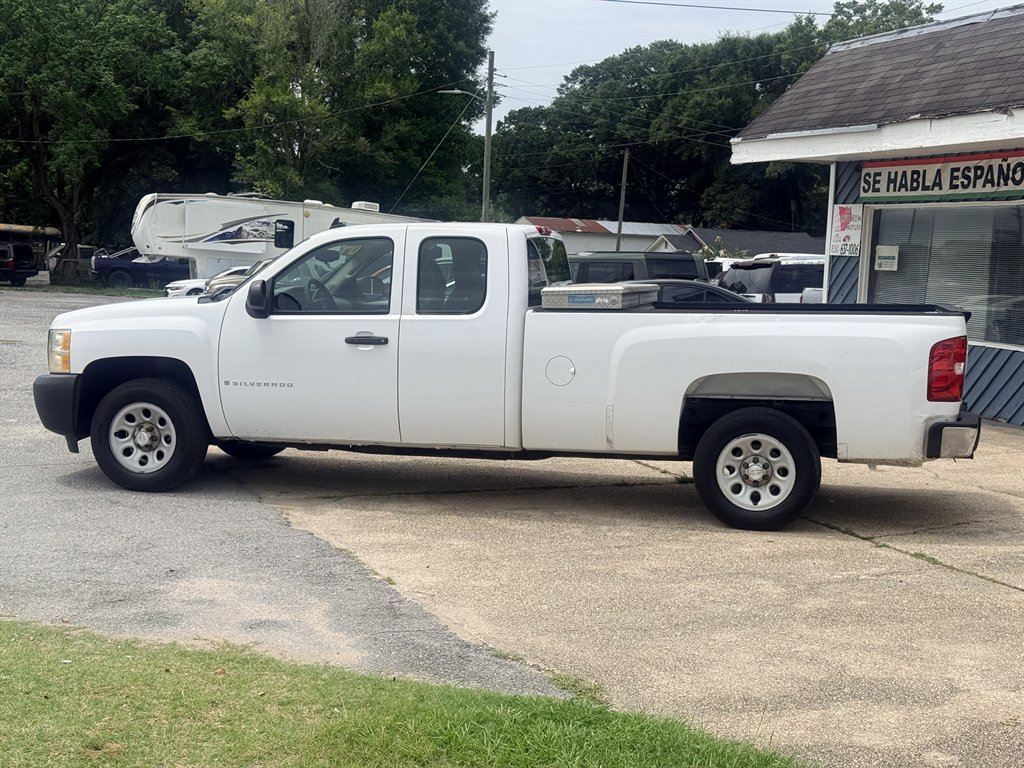 2009 Chevrolet Silverado - $8,995