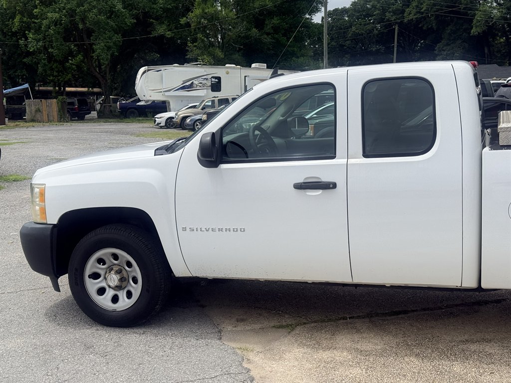 2009 Chevrolet Silverado - $8,995