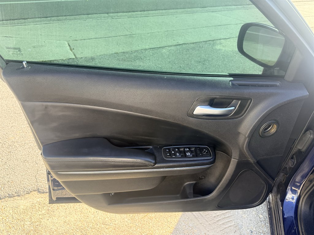 2016 Dodge Charger - $9,995