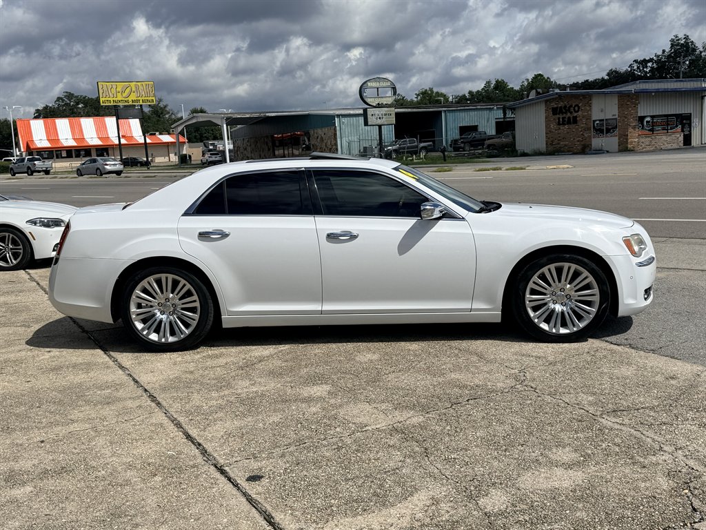 2014 Chrysler 300 - $11,695