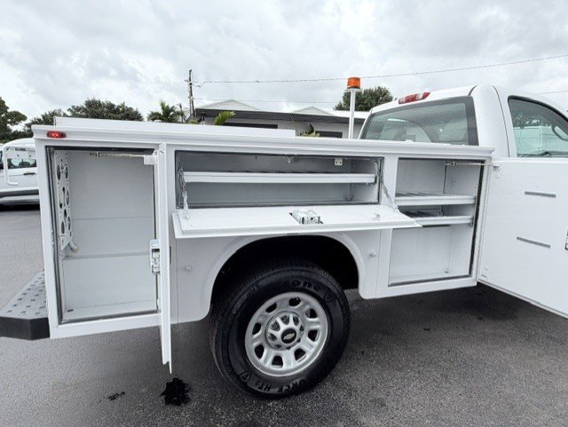 2013 Chevrolet Silverado 3500 - $13,888