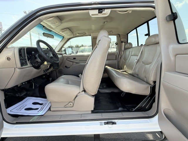 2006 GMC Sierra 2500 - $20,888