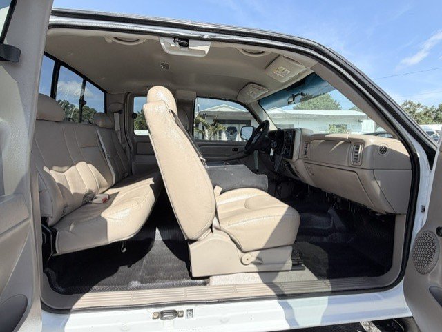 2006 GMC Sierra 2500 - $20,888