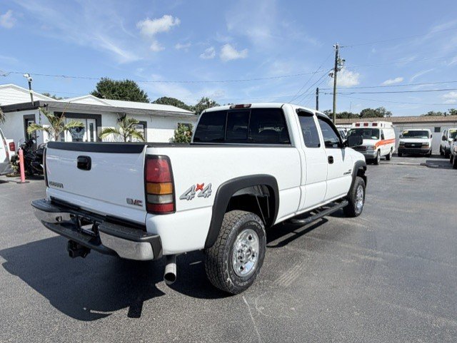 2006 GMC Sierra 2500 - $20,888
