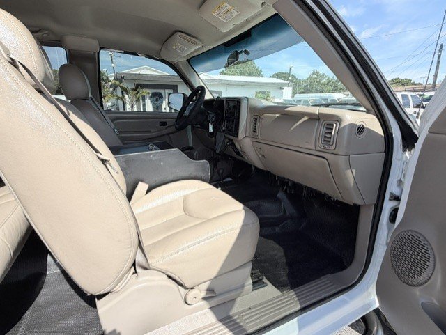 2006 GMC Sierra 2500 - $20,888