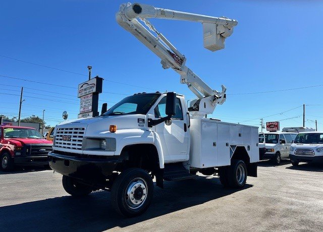 2006 GMC C5500 - $19,888