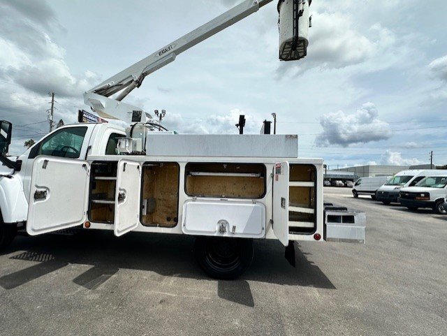 2005 GMC C4 - $19,888