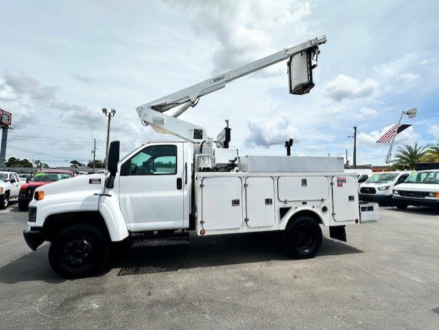 2005 GMC C4 - $19,888