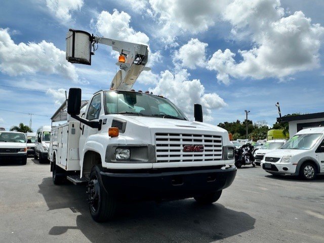 2005 GMC C4 - $19,888