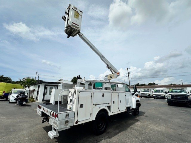 2005 GMC C4 - $19,888
