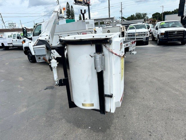 2005 GMC C4 - $19,888