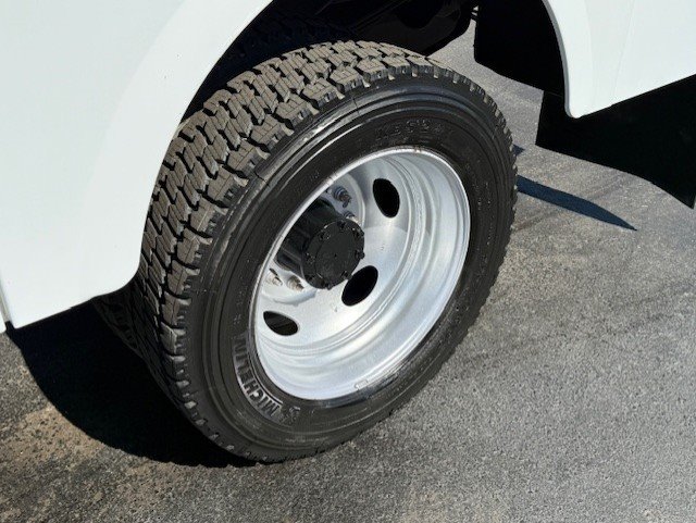 2009 Ford F-550 - $15,888
