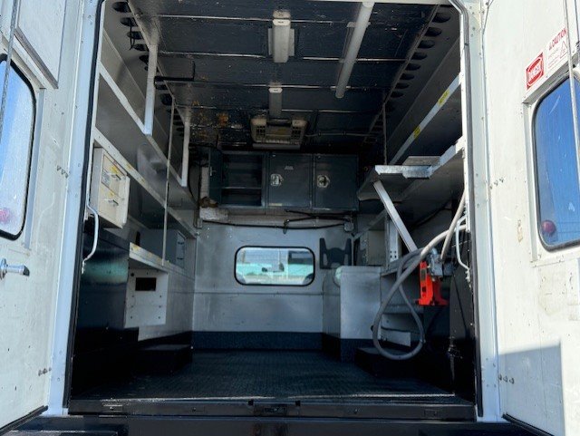 2009 Ford F-550 - $15,888