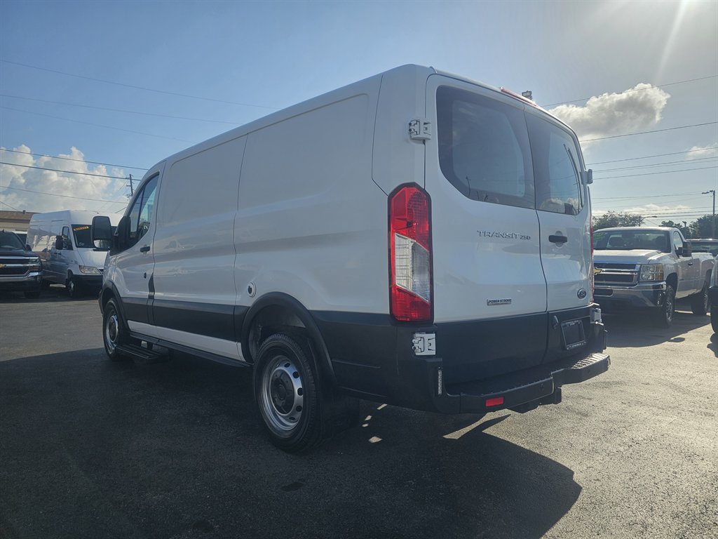 2016 Ford T250 Vans - $16,888