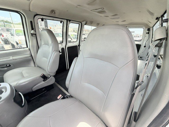 2003 Ford E-350 - $16,888