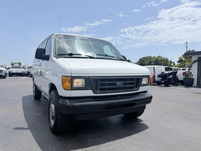 2003 Ford E-350 - $16,888