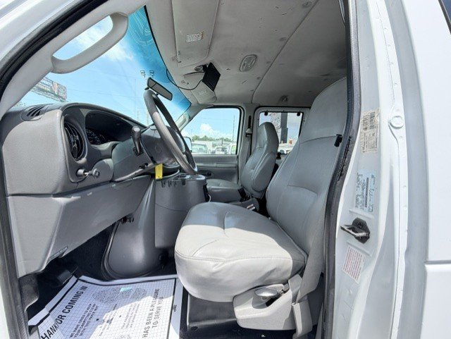 2003 Ford E-350 - $16,888