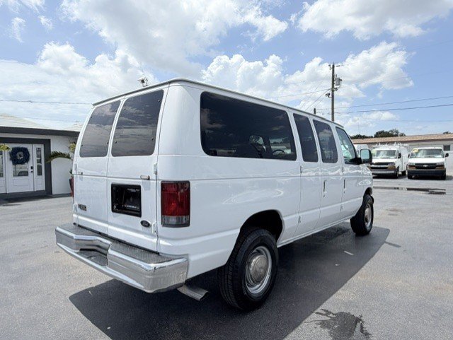 2003 Ford E-350 - $16,888