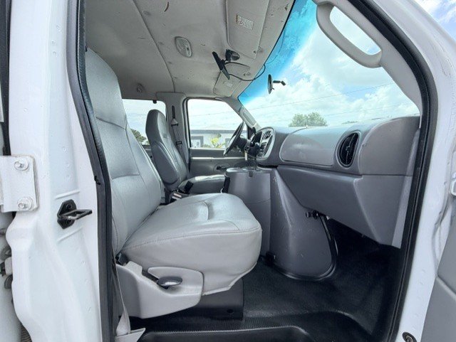 2003 Ford E-350 - $16,888