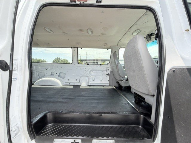 2003 Ford E-350 - $16,888