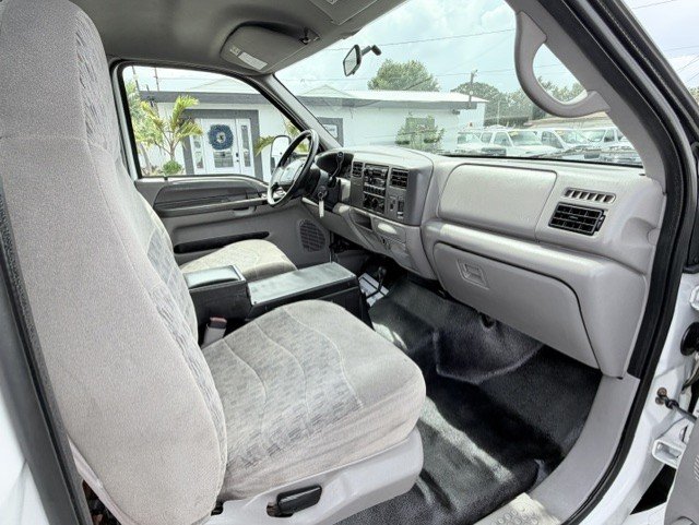 2000 Ford F550 - $22,888