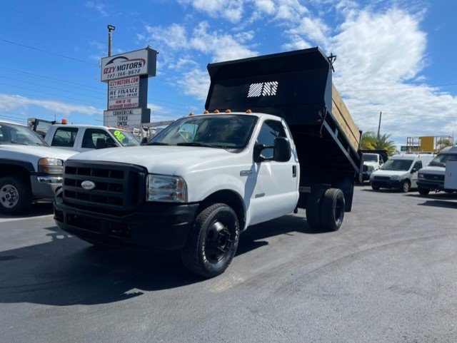The 2005 Ford F350 XL photos