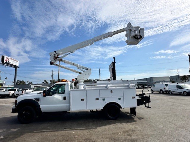 2008 Ford F-550 - $24,888