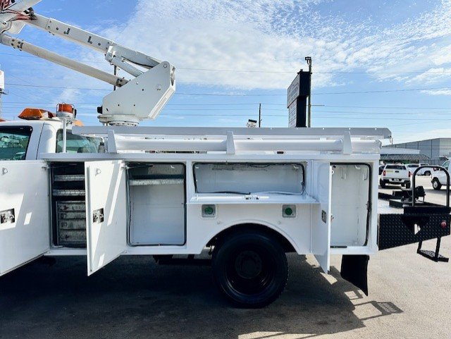 2008 Ford F-550 - $24,888