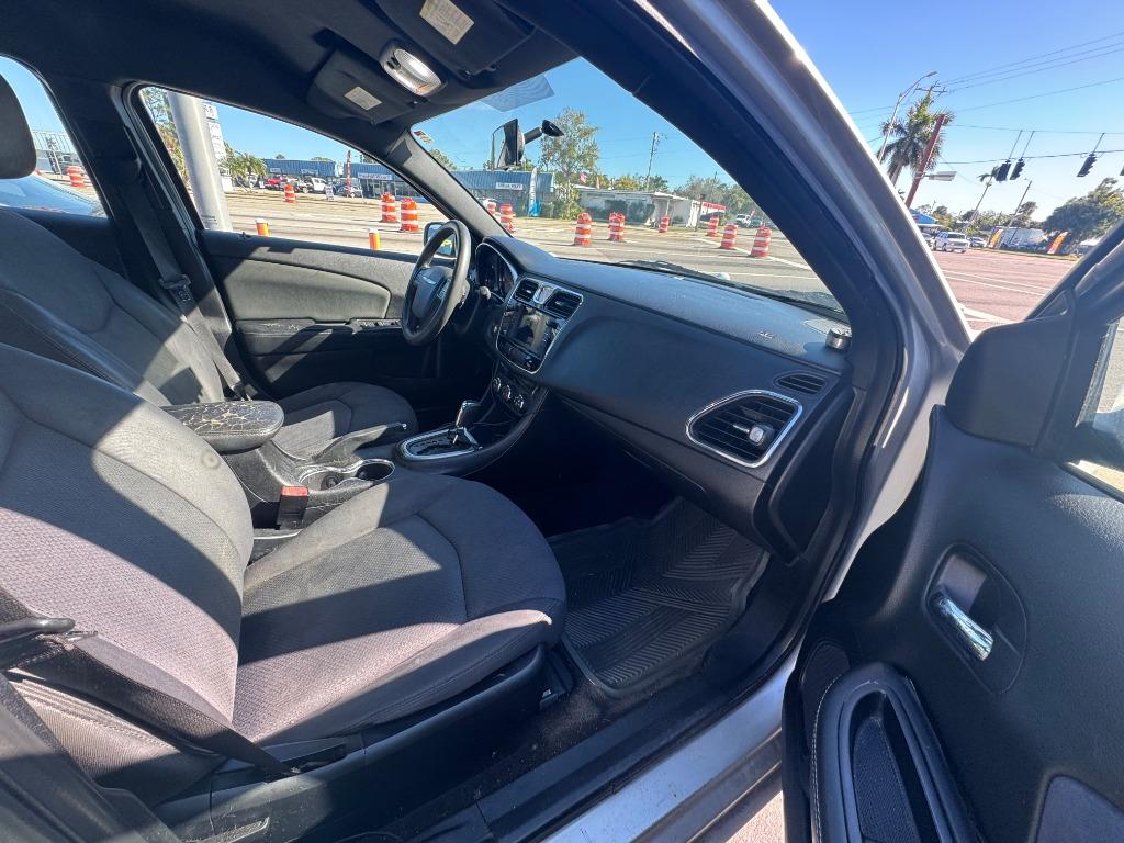 2012 Chrysler 200 LX photo