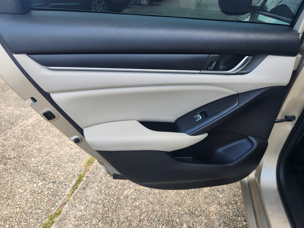 2019 Honda Accord - $13,995