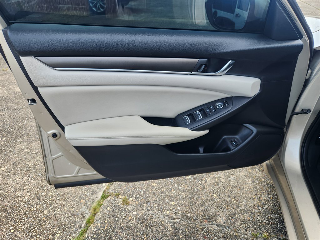 2019 Honda Accord - $13,995